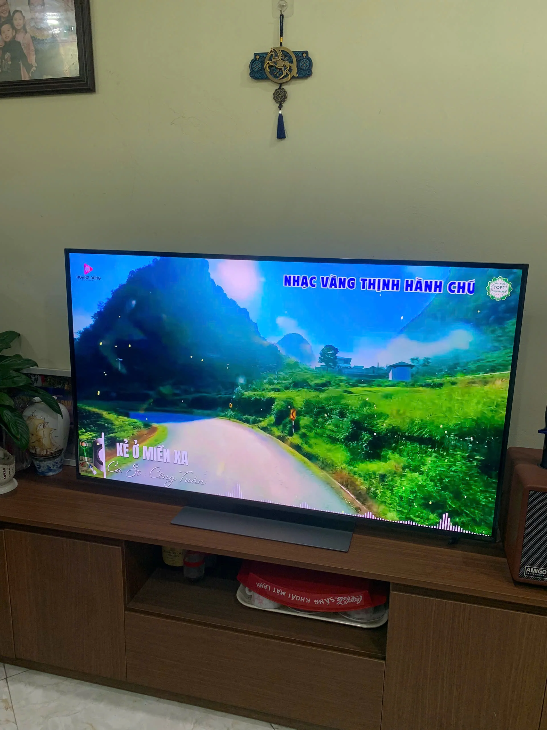Tivi TCL 65 inch phòng khách xem phim 4K