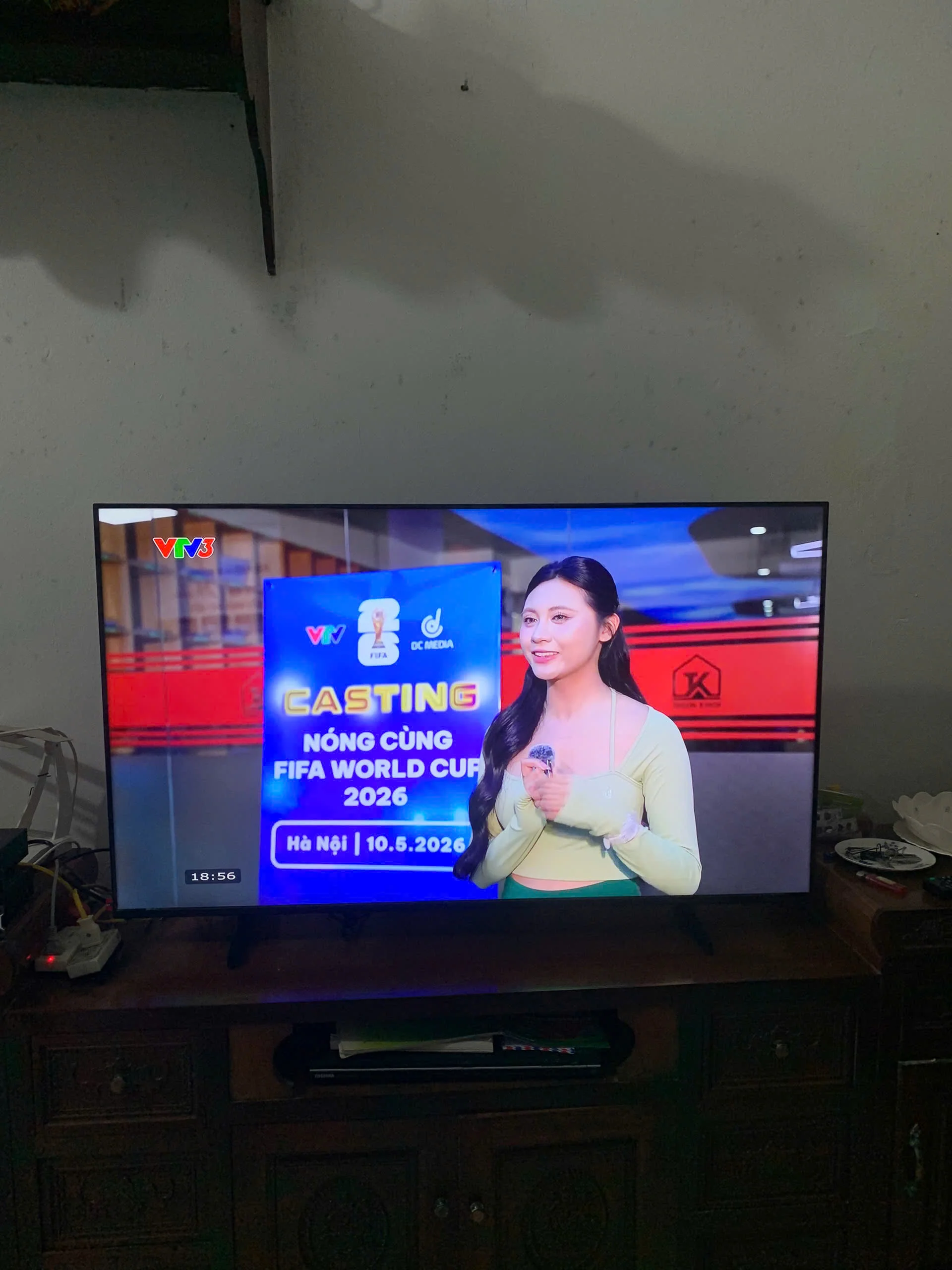 Lắp đặt Tivi TCL 65 inch treo tường chính hãng an toàn