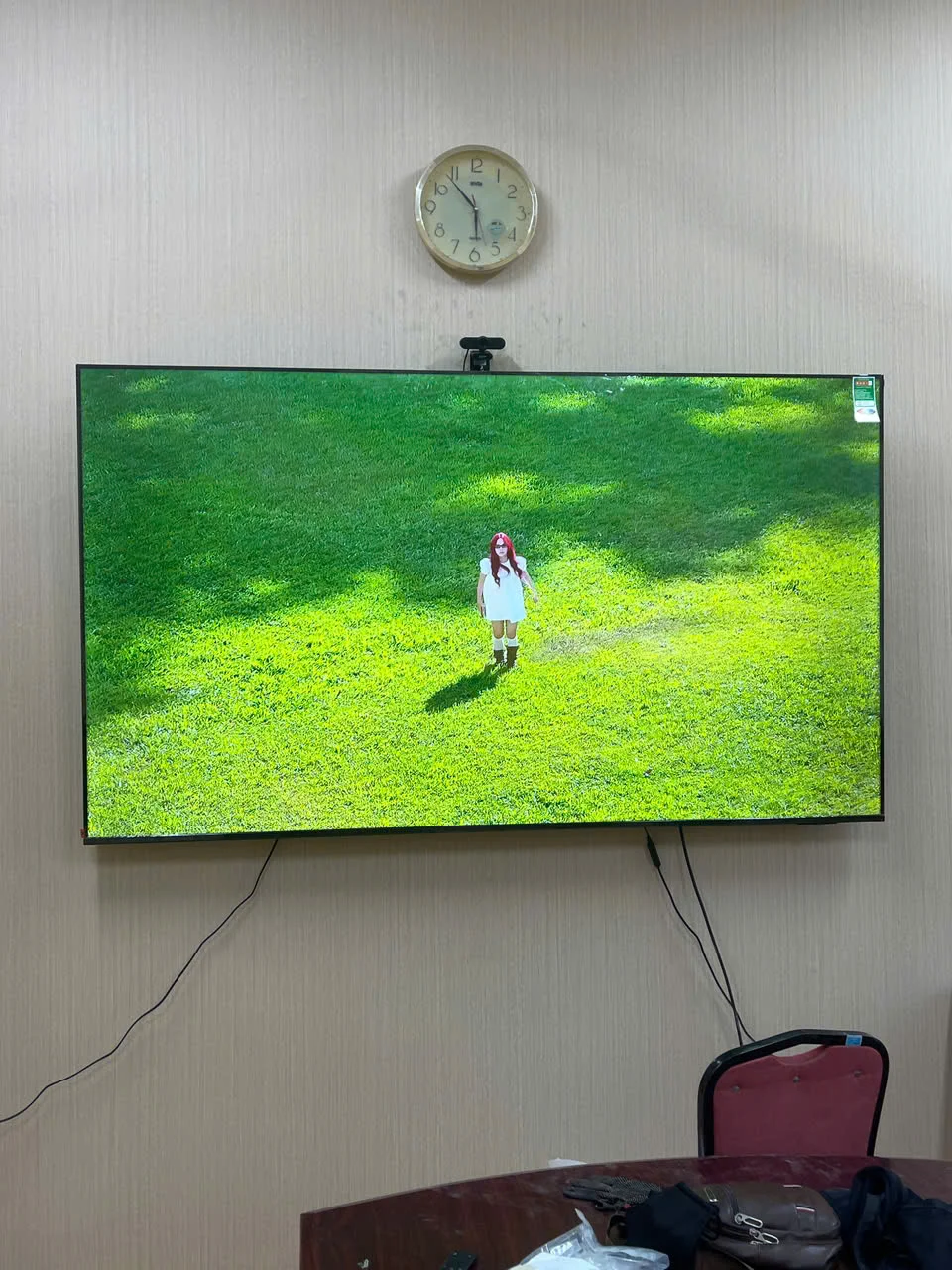 Lắp đặt tivi treo tường chính hãng an toàn tại nhà