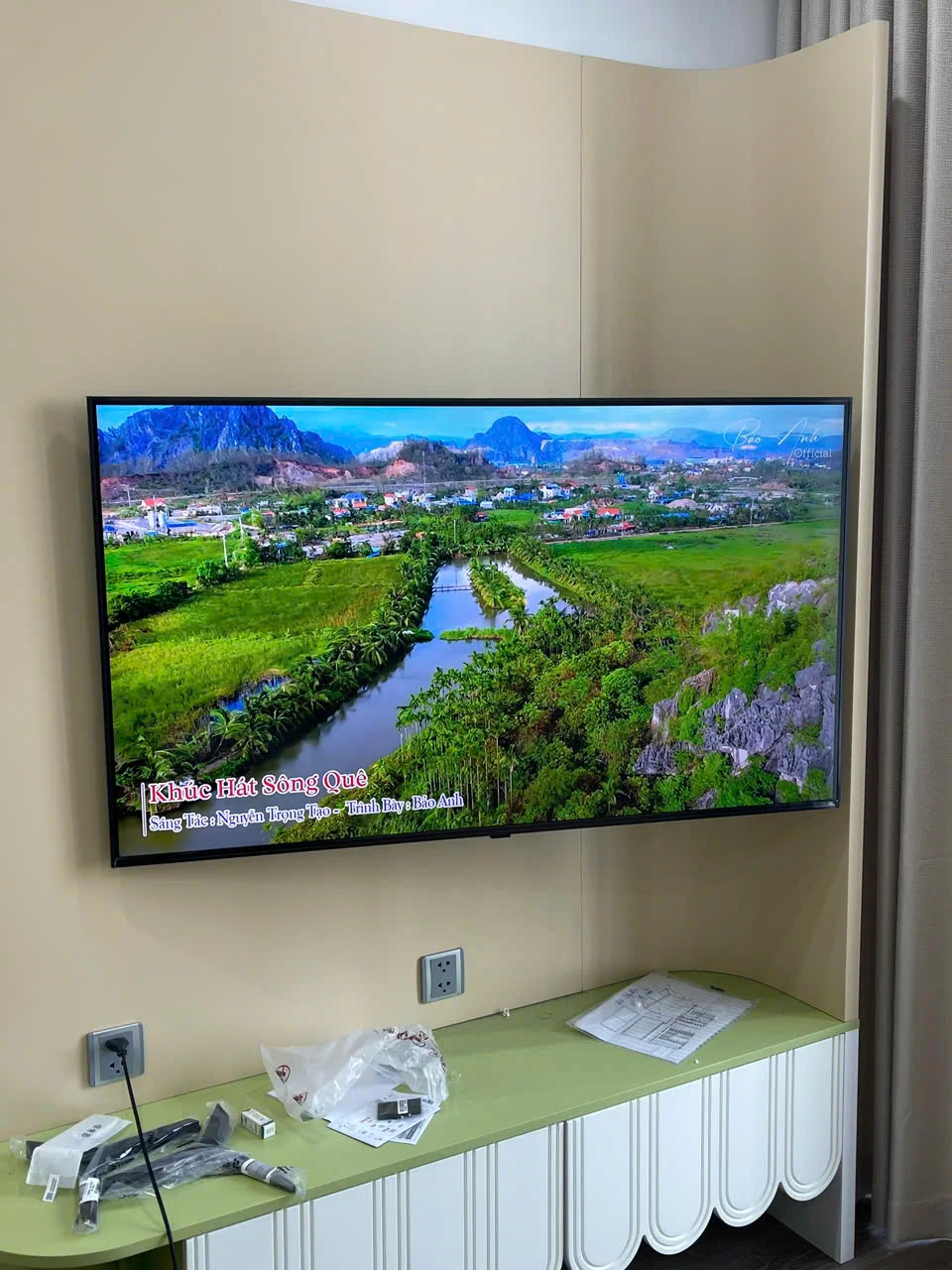 Lắp đặt Tivi TCL 98 inch treo tường chính hãng an toàn chuyên nghiệp
