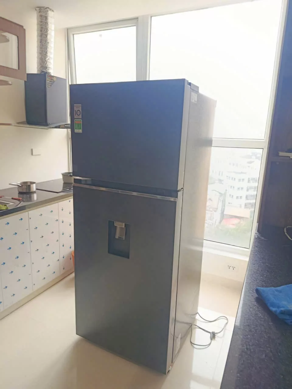 Lắp tủ lạnh LG cho nh&agrave; c&ocirc; H&agrave; tại Gia L&acirc;m