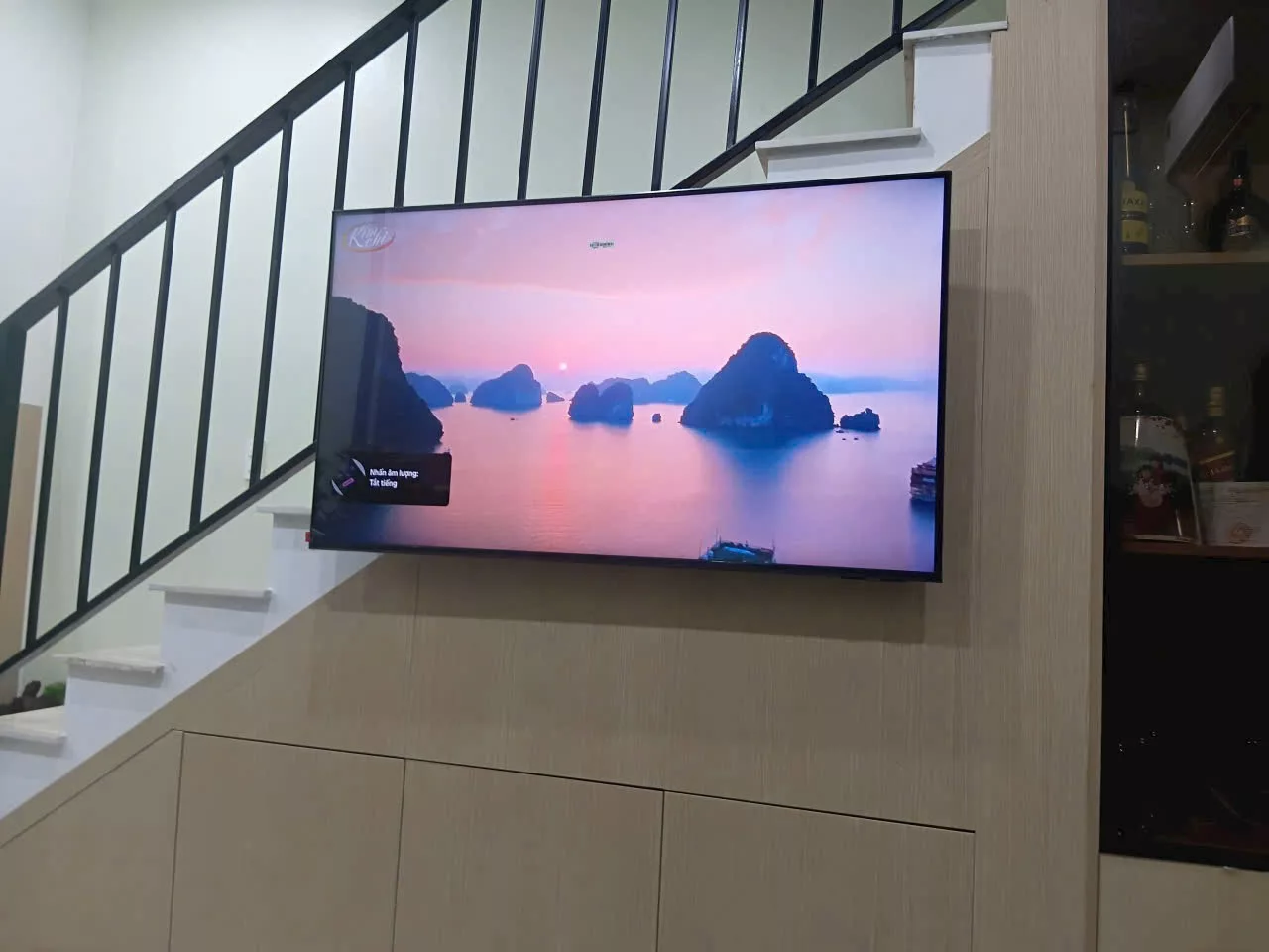 Lắp đặt tivi nh&agrave; ch&uacute; H&ugrave;ng tại Long Bi&ecirc;n
