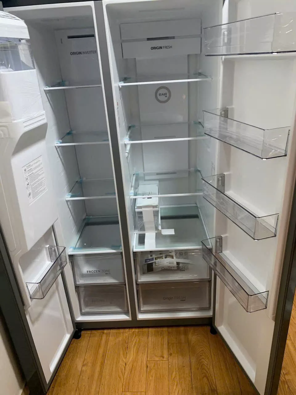 Lắp tủ lạnh LG cho nh&agrave; chị V&acirc;n tại Long Bi&ecirc;n