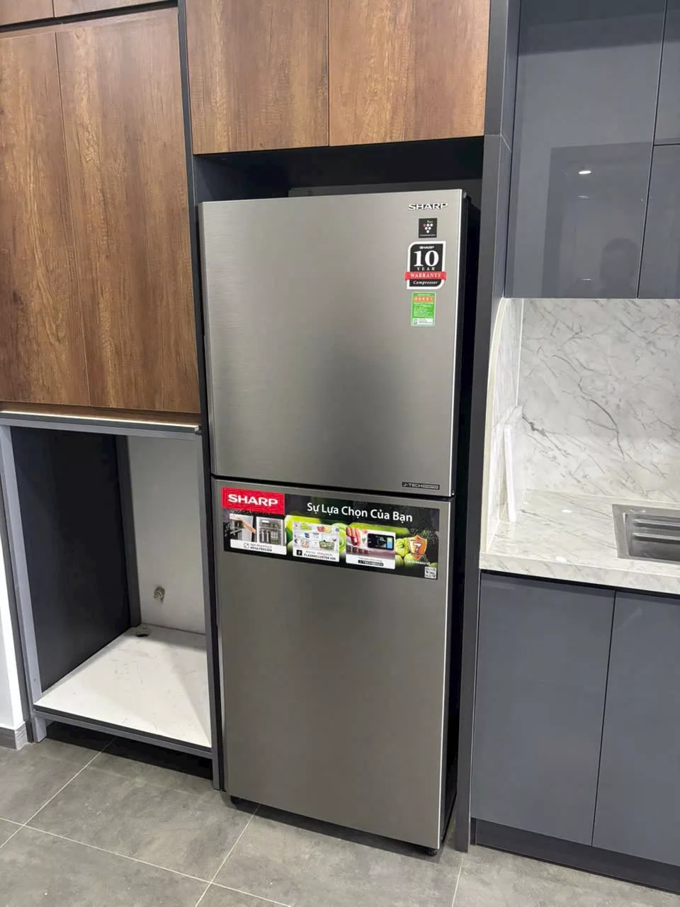 Lắp tủ lạnh LG cho nh&agrave; ch&uacute; B&igrave;nh tại Ho&agrave;ng Mai