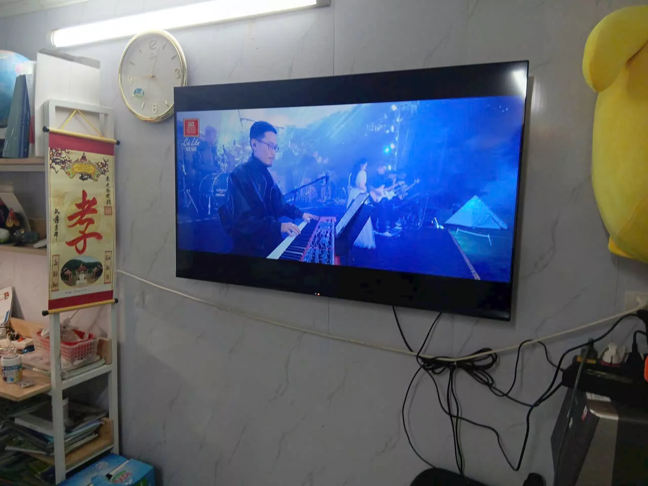 Lắp đặt tivi nh&agrave; chị Ng&acirc;n tại Long Bi&ecirc;n
