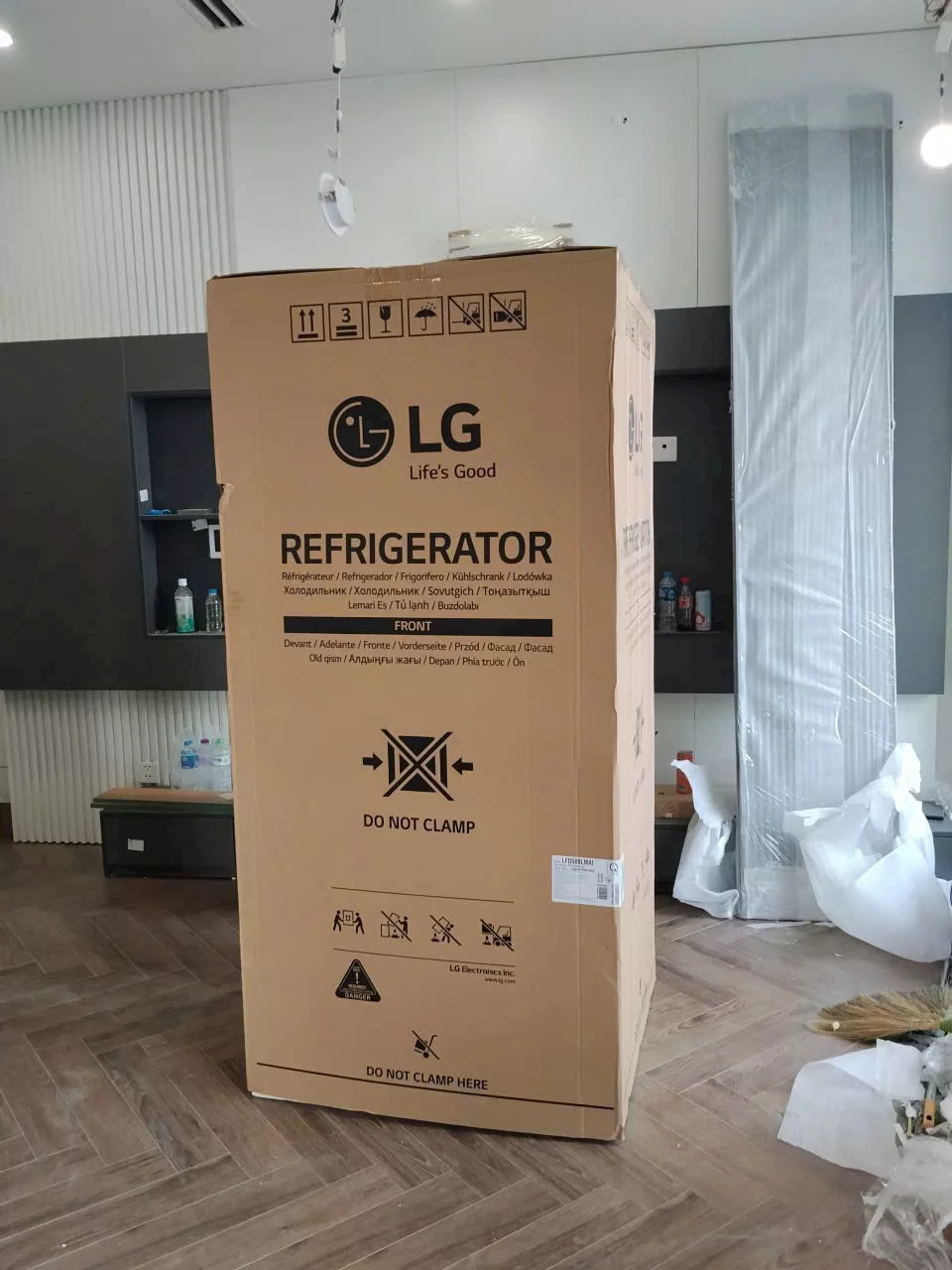Lắp tủ lạnh LG cho nh&agrave; anh Sơn tại Ho&agrave;i Đức
