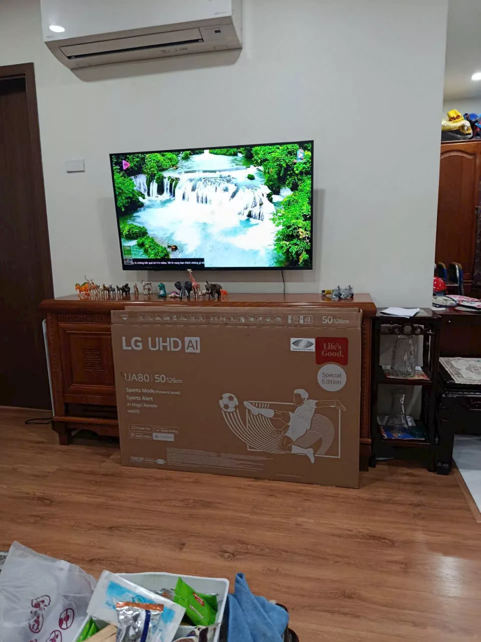 Lắp tivi tại nh&agrave; anh Qu&acirc;n ở Long Bi&ecirc;n