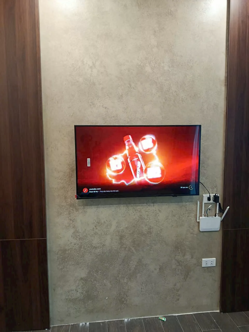 Lắp tivi tại nh&agrave; c&ocirc; Hạnh ở Thanh Xu&acirc;n